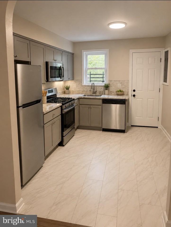 1640 Ashland Ave - Photo 3 of 10