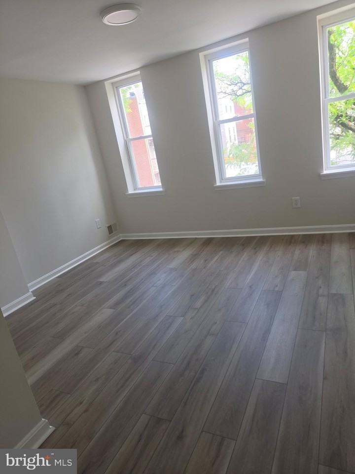 1640 Ashland Ave - Photo 5 of 10
