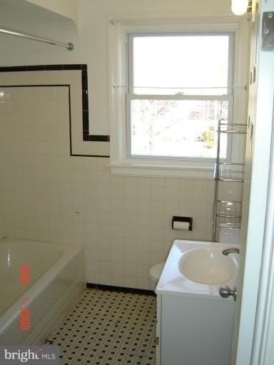 925 Chestnut Hill Ave - Photo 2 of 13