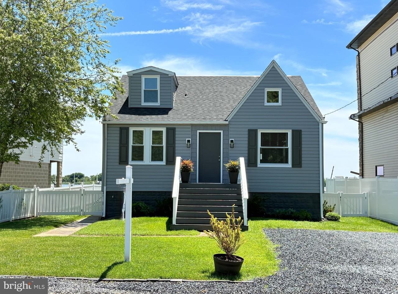 9135 Cuckold Point Rd - Photo 3 of 49
