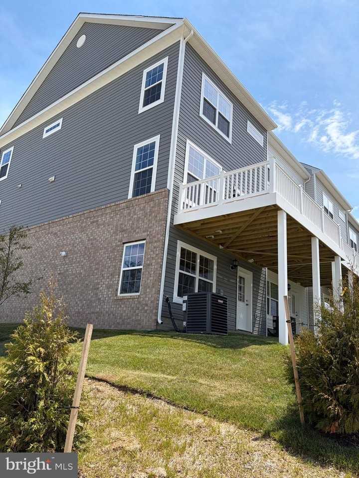 7614 River Reach Rd - Photo 3 of 30