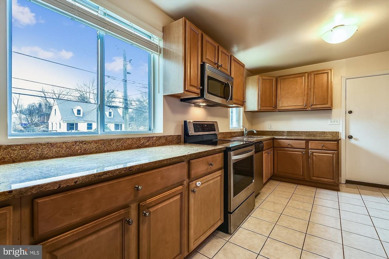 210 E Hamilton Ave - Photo 2 of 50