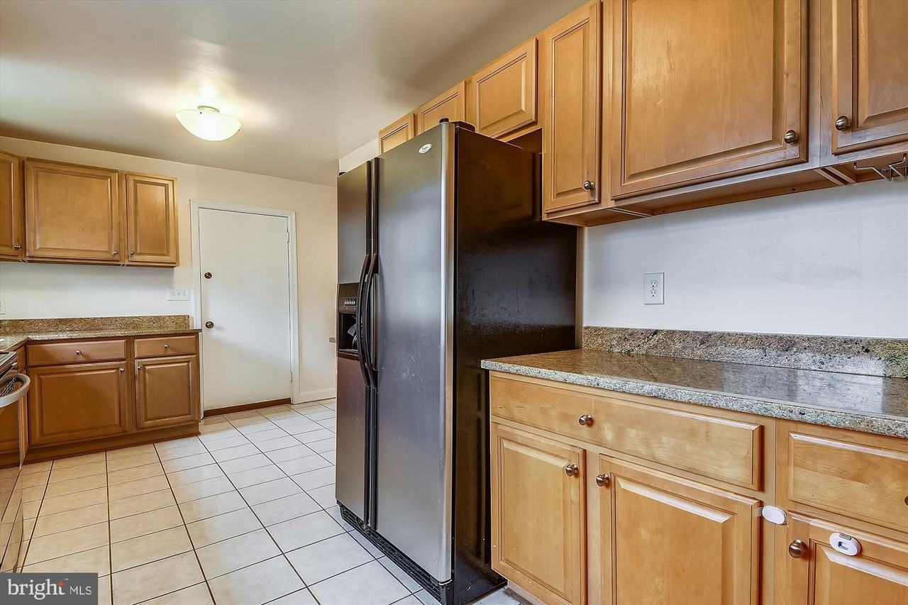 210 E Hamilton Ave - Photo 3 of 50