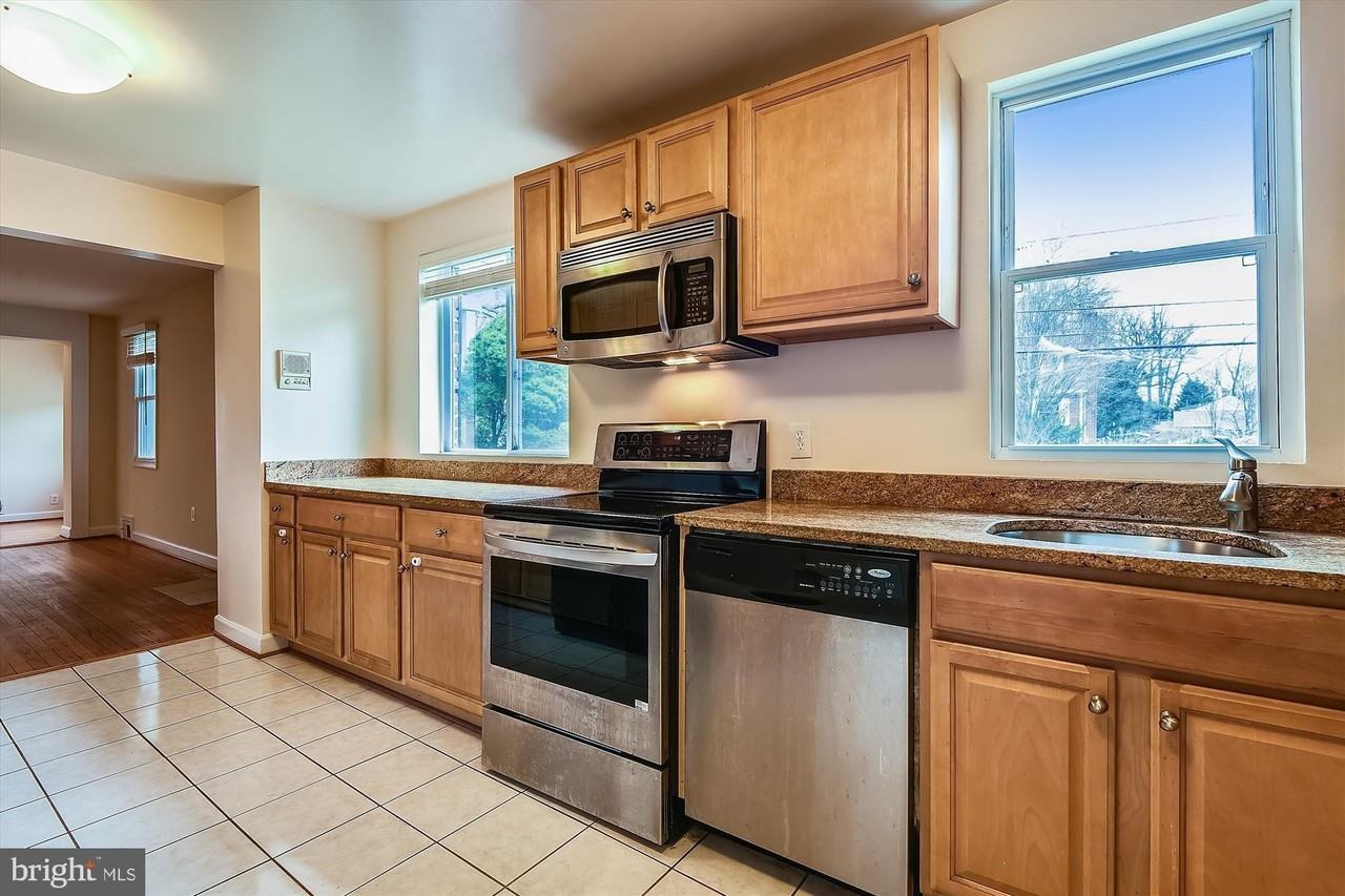 210 E Hamilton Ave - Photo 4 of 50