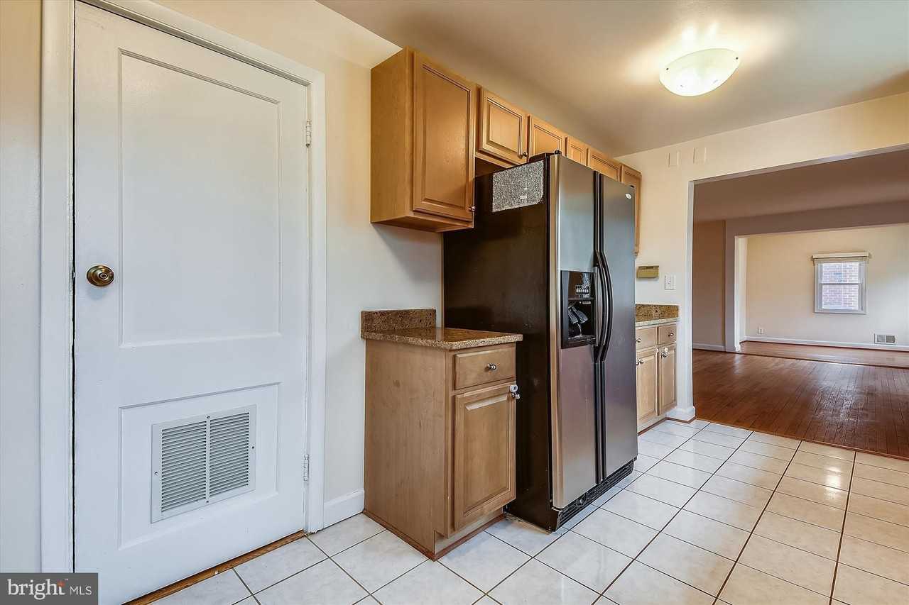 210 E Hamilton Ave - Photo 5 of 50