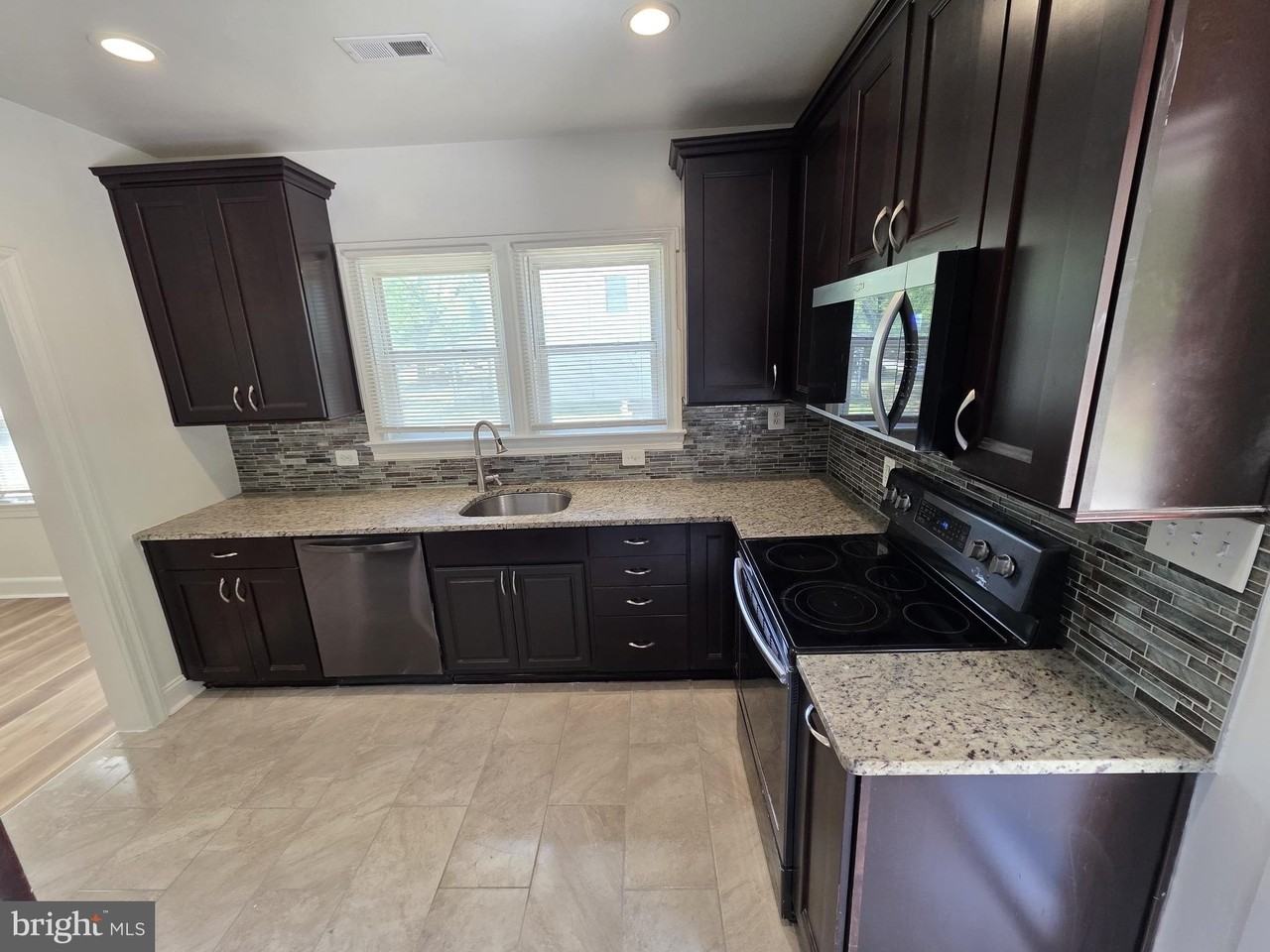 5815 Robin Ln - Photo 2 of 22