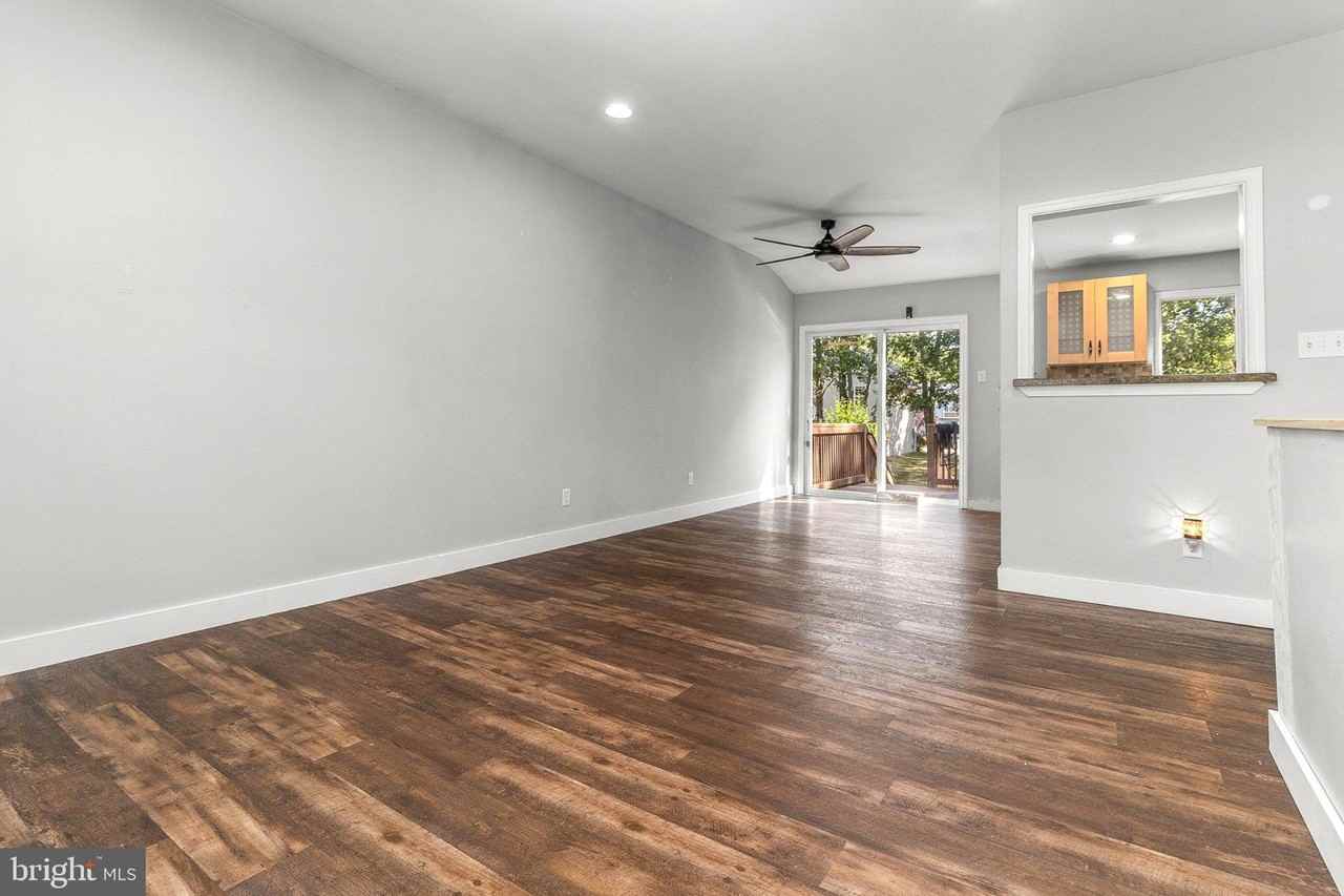 309 California Trl - Photo 5 of 33