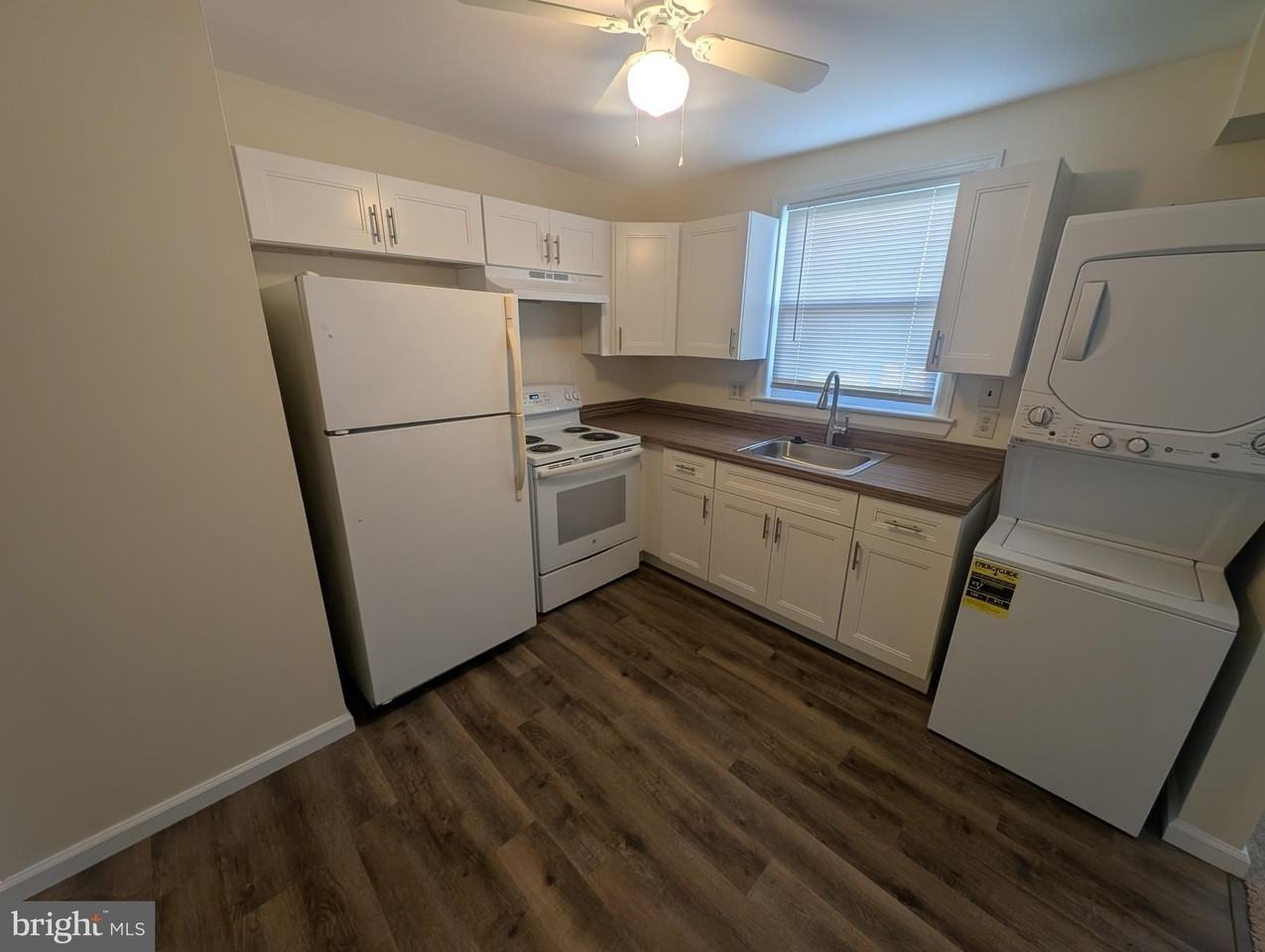 12 Florence Tollgate Pl Unit 4 - Photo 3 of 19