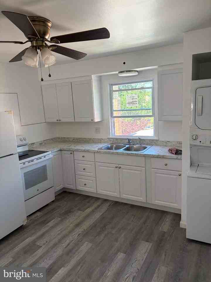500 S East Ave #B - Photo 3 of 6
