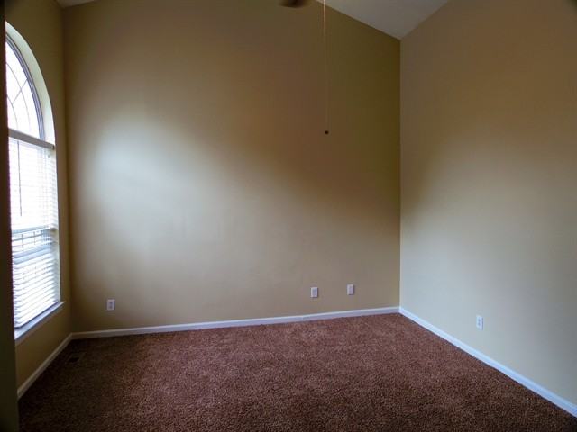 215 Hickory Glen Ln - Photo 3 of 16