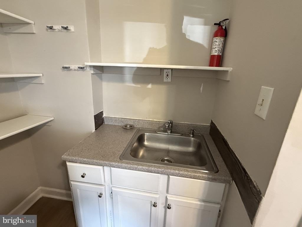 402 N Springfield Rd - Photo 6 of 11