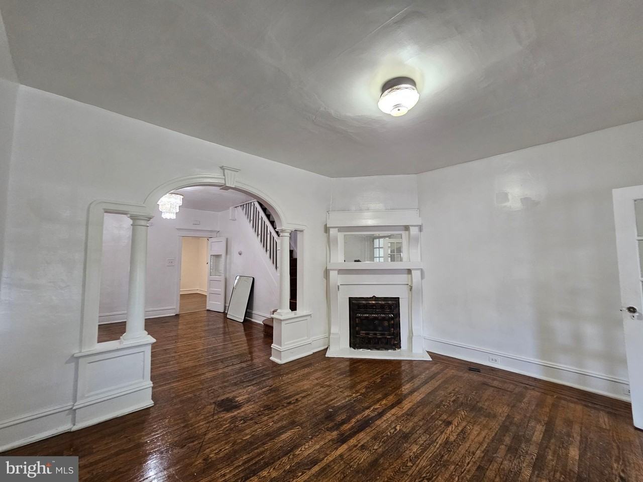 745 E Tioga St - Photo 2 of 24