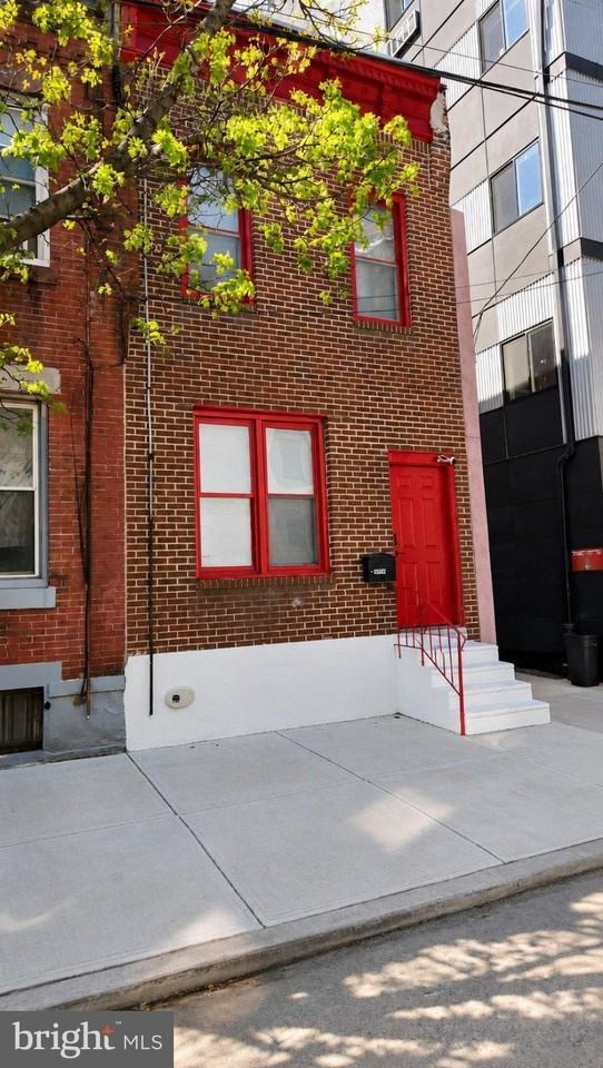 1558 N Randolph St #1stFL - Photo 2 of 28