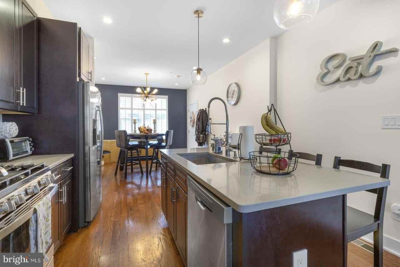 1909 E Hagert St #1