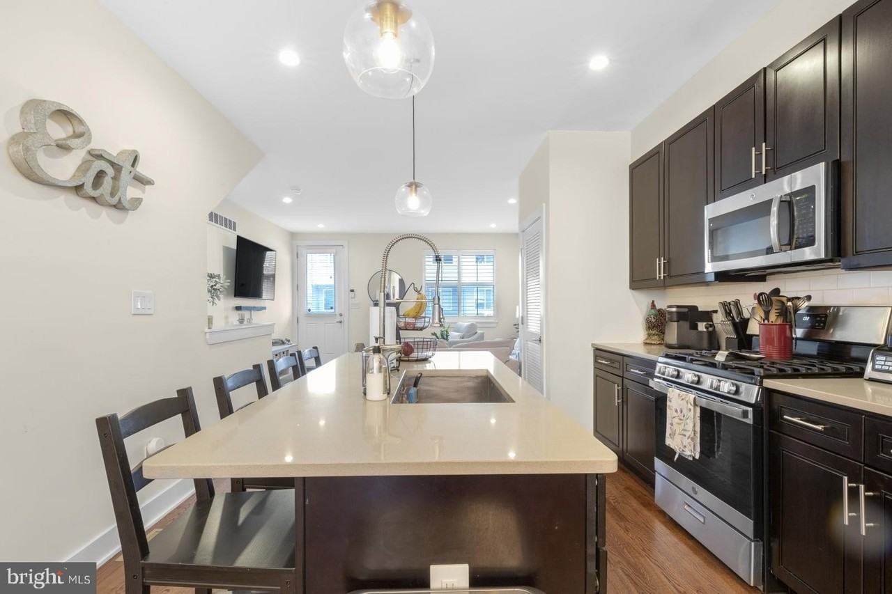 1909 E Hagert St #1 - Photo 7 of 32