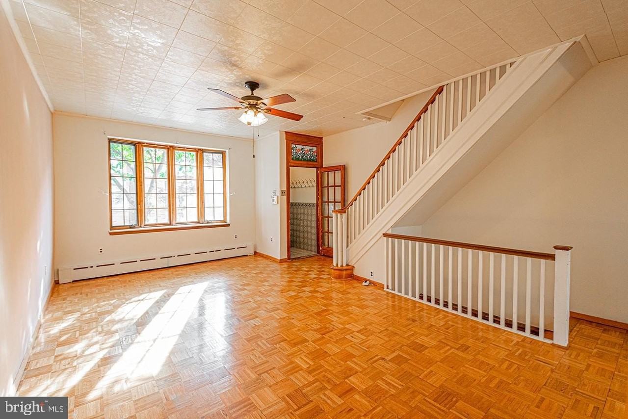 1136 Cross St - Photo 2 of 20