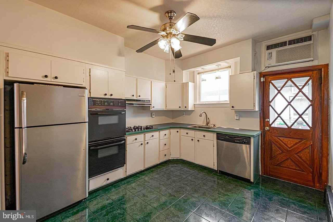 1136 Cross St - Photo 4 of 20