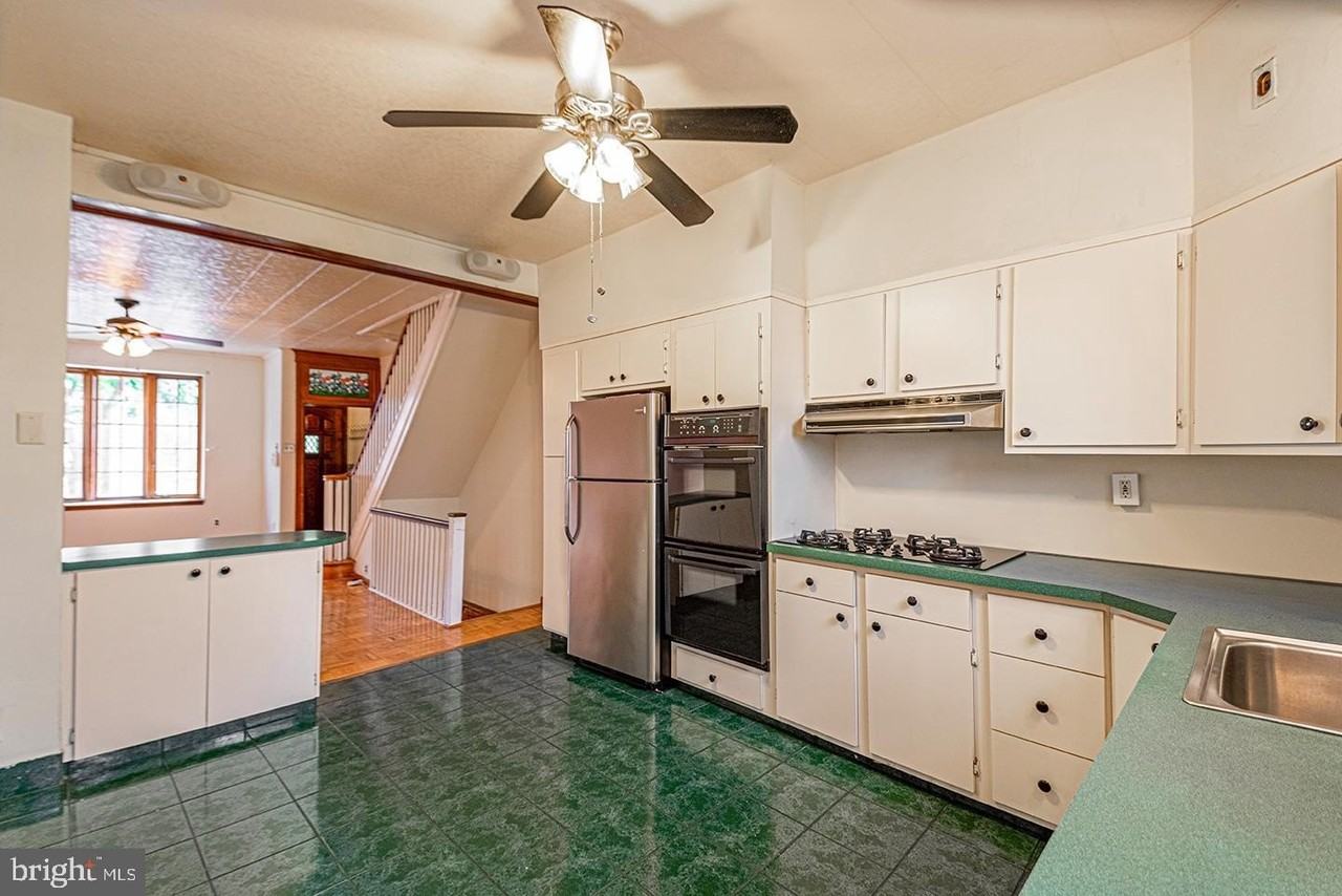 1136 Cross St - Photo 5 of 20