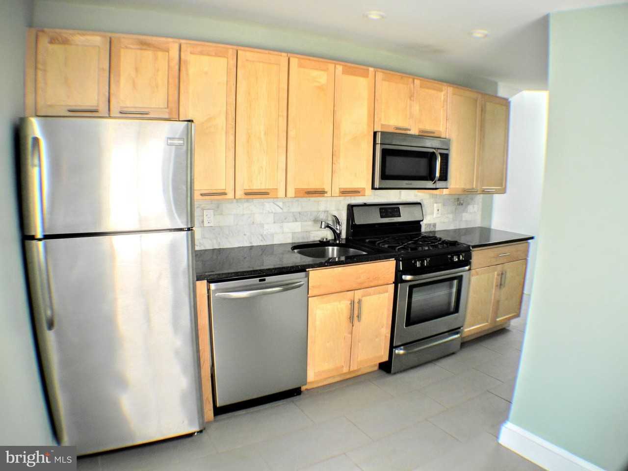 739 N 17th St #3rdFL - Photo 2 of 16