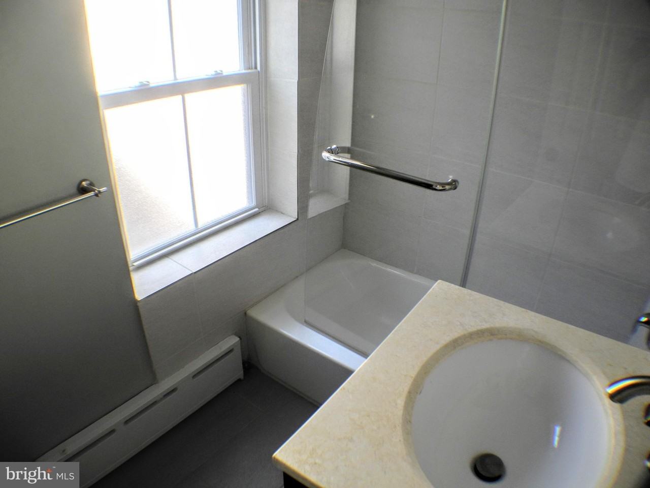 739 N 17th St #3rdFL - Photo 4 of 16