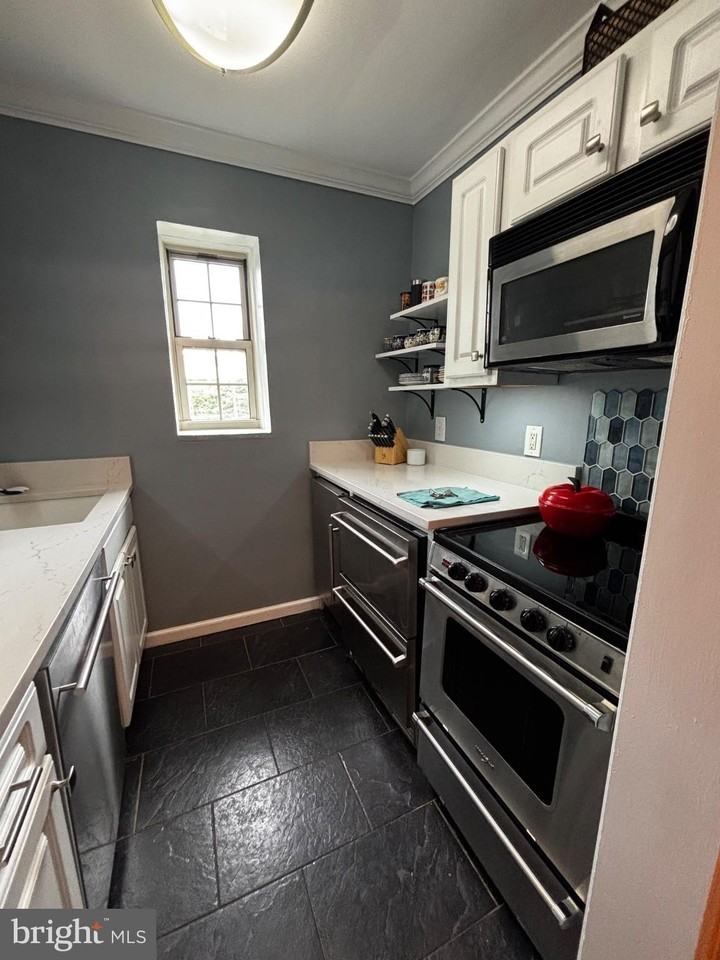 820 S Washington St #226 - Photo 4 of 13