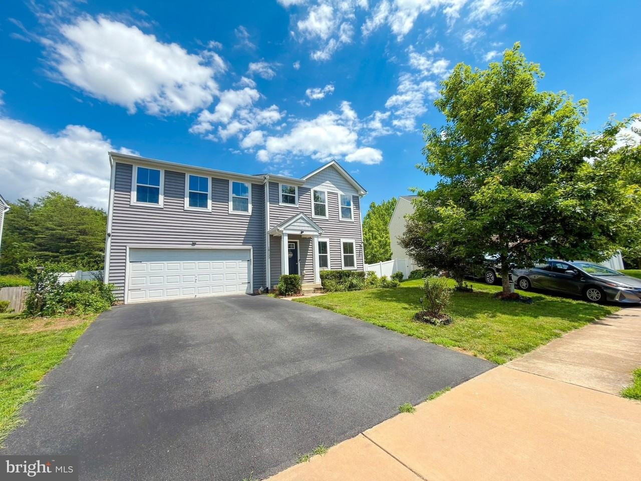 18133 Scenic Creek Ln - Photo 2 of 30