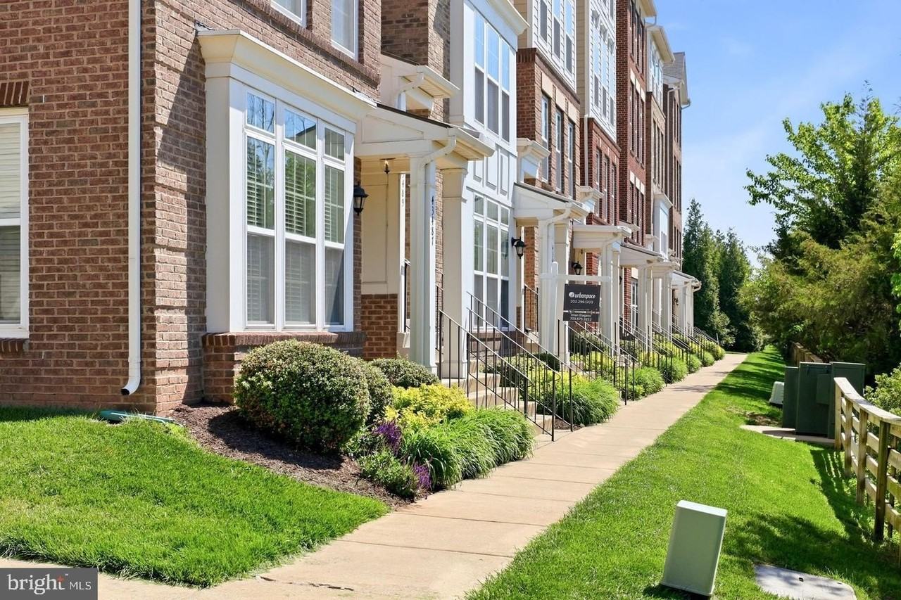 43487 Town Gate Sq - Photo 2 of 50