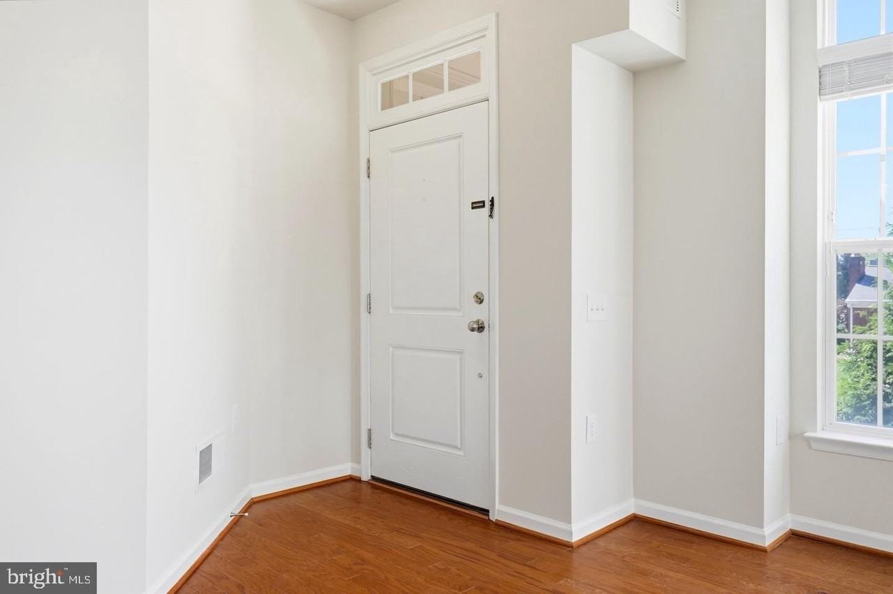 43487 Town Gate Sq - Photo 6 of 50