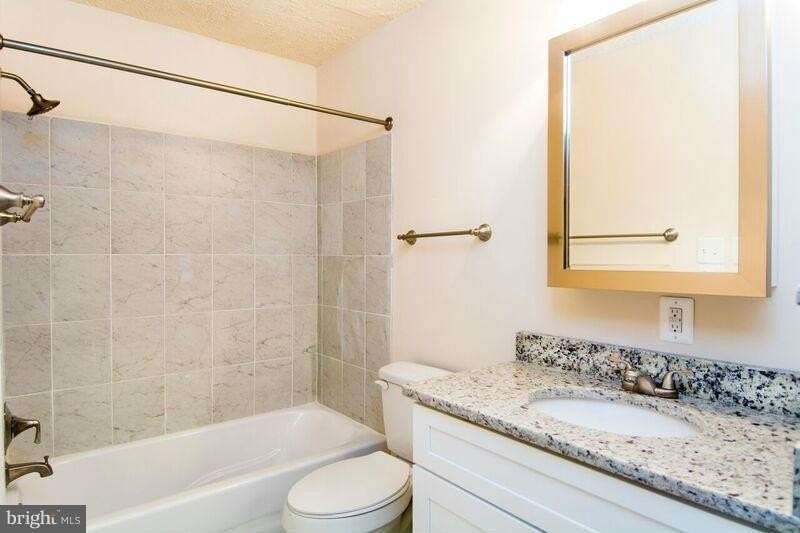 1704 Roberts St #2 - Photo 3 of 11