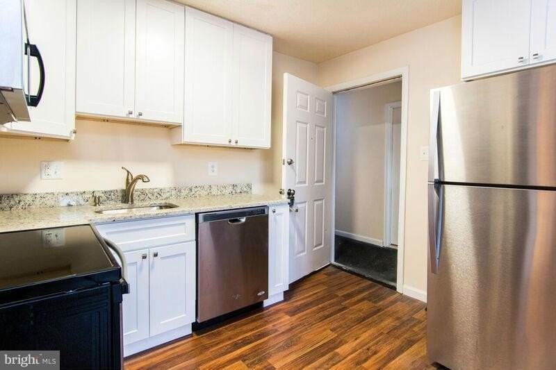 1704 Roberts St #2 - Photo 4 of 11