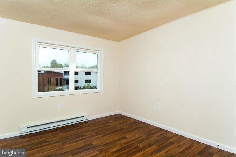 1704 Roberts St #2 - Photo 7 of 11