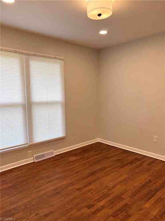 421 Forest Hill Ave - Photo 6 of 10