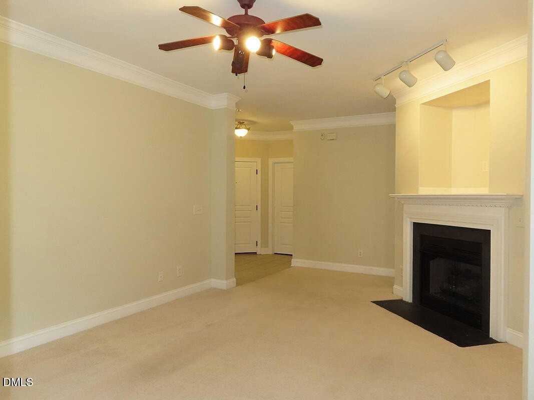 922 Providence Glen Dr - Photo 4 of 17