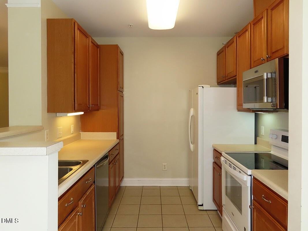 922 Providence Glen Dr - Photo 6 of 17