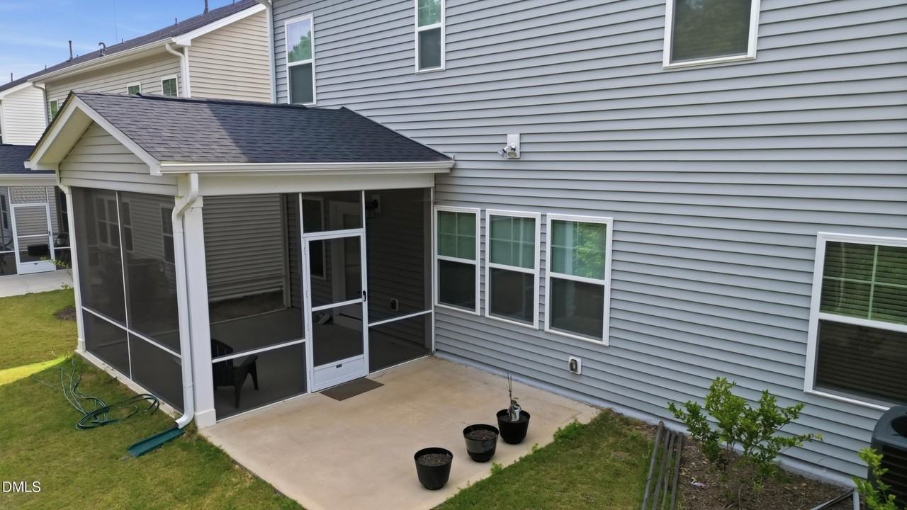 544 Tanner Lake Ln - Photo 4 of 40