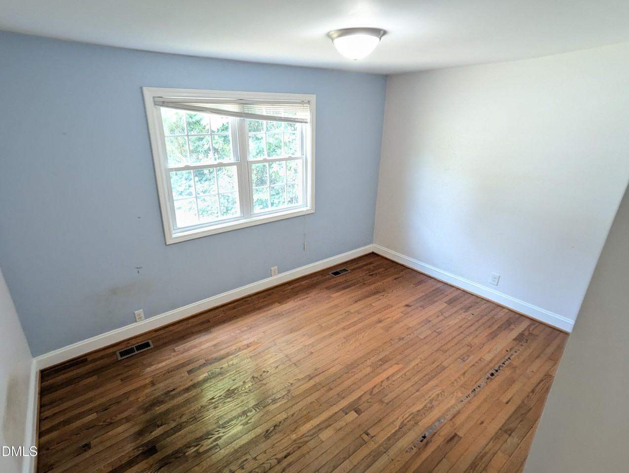 531 Lakeshore Dr - Photo 3 of 12