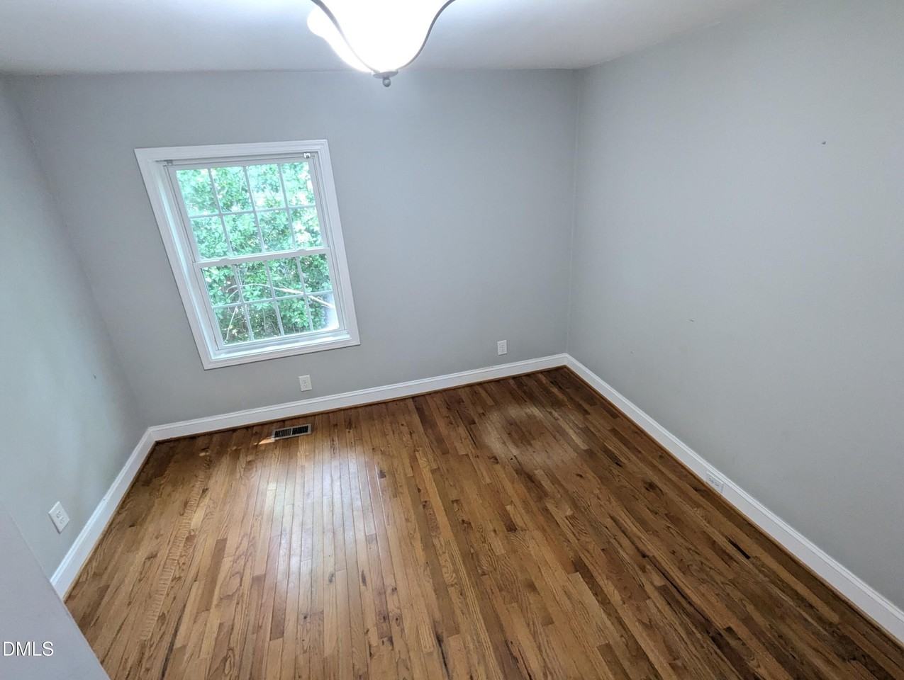 531 Lakeshore Dr - Photo 4 of 12