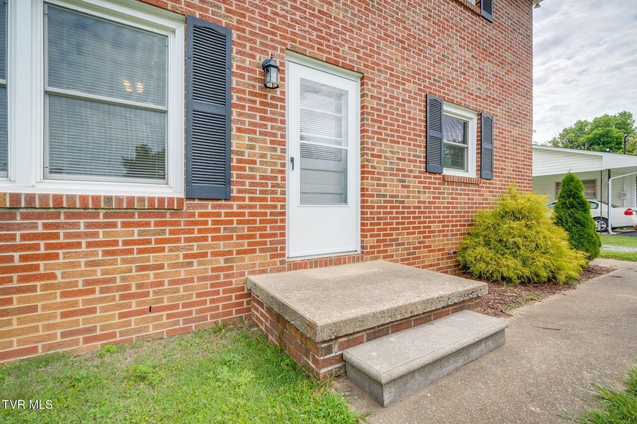 615 Bravo St - Photo 4 of 30