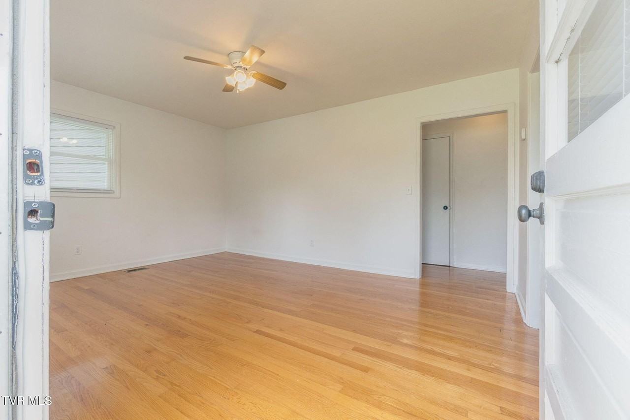 615 Bravo St - Photo 5 of 30