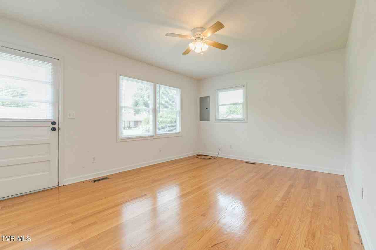 615 Bravo St - Photo 6 of 30