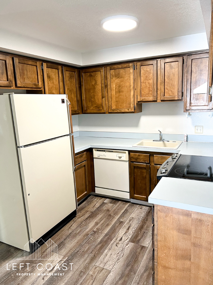1690 Nw 36th St #1 - Photo 5 of 20