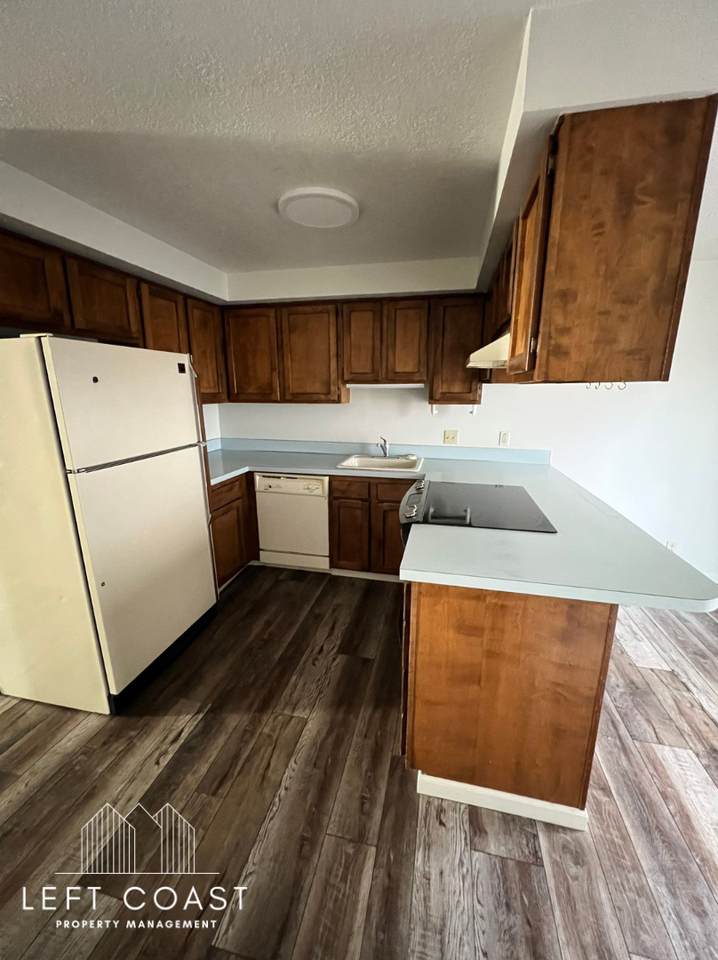 1690 Nw 36th St #1 - Photo 6 of 20