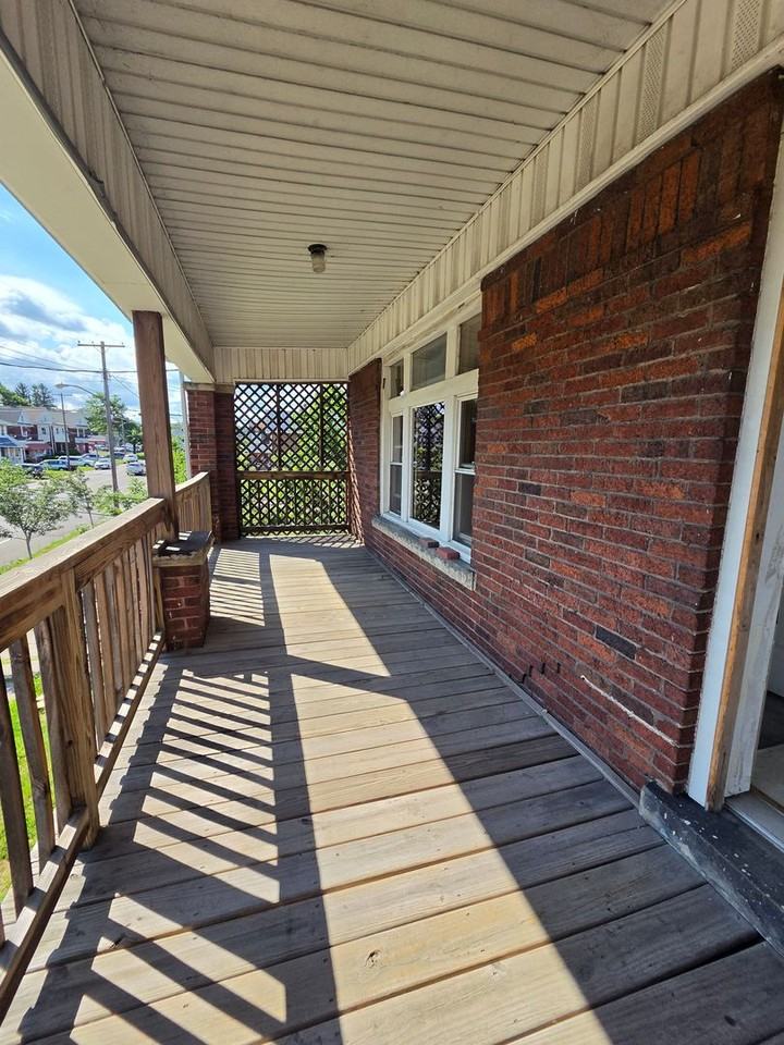 2120 Parade St - Photo 4 of 12