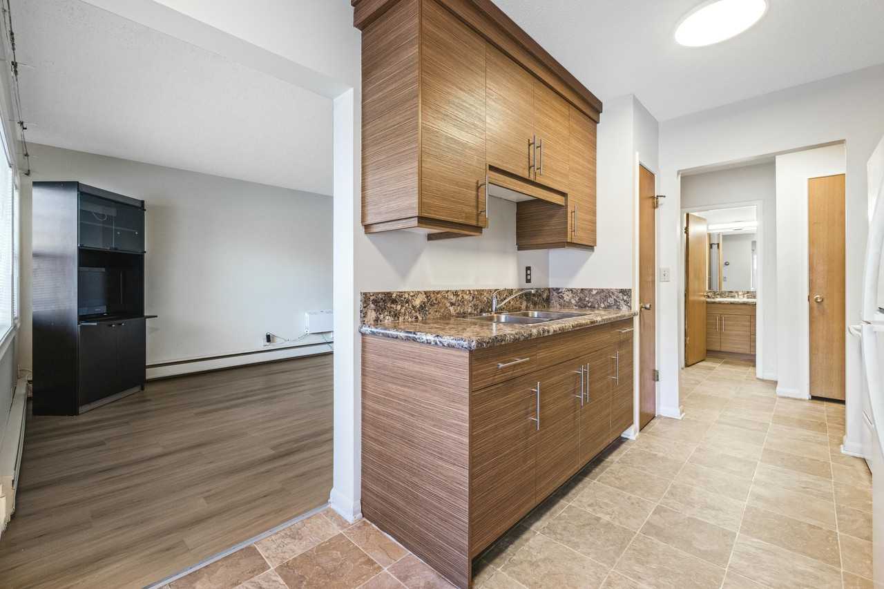 173 Procter Pl #4 - Photo 3 of 13