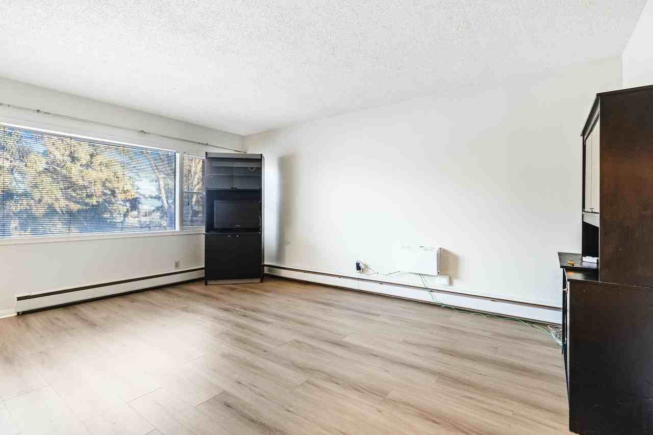 173 Procter Pl #4 - Photo 4 of 13