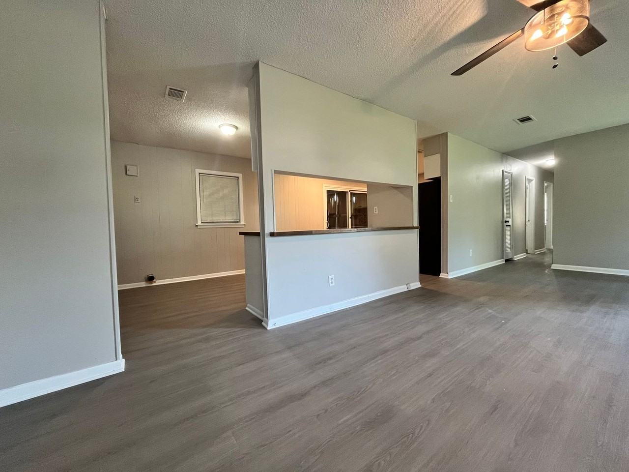 203 Lynn Ln - Photo 4 of 13