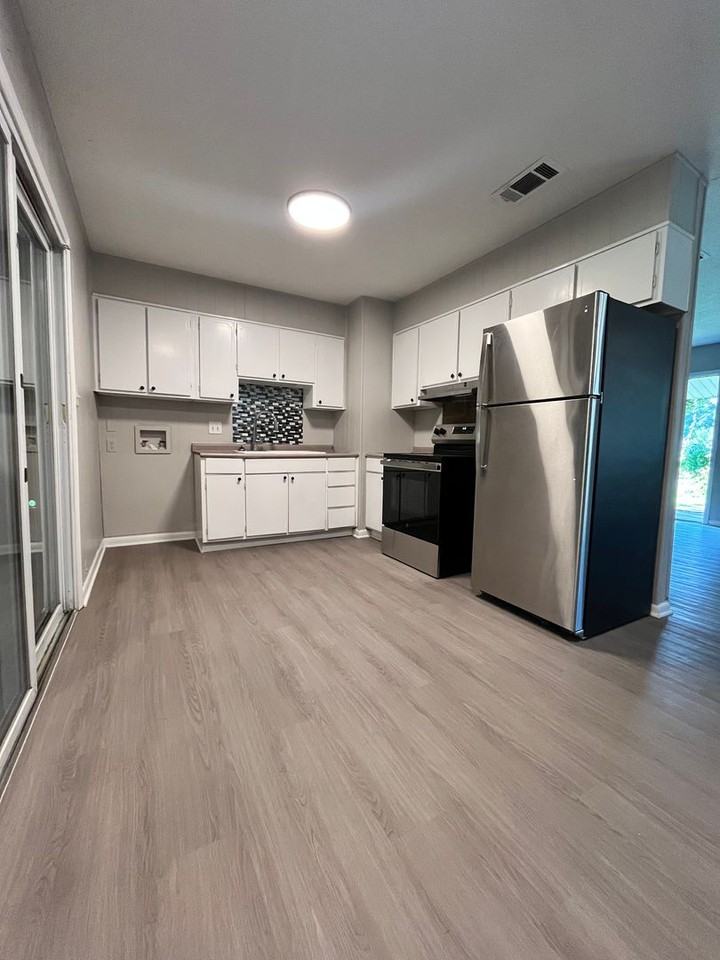 203 Lynn Ln - Photo 6 of 13