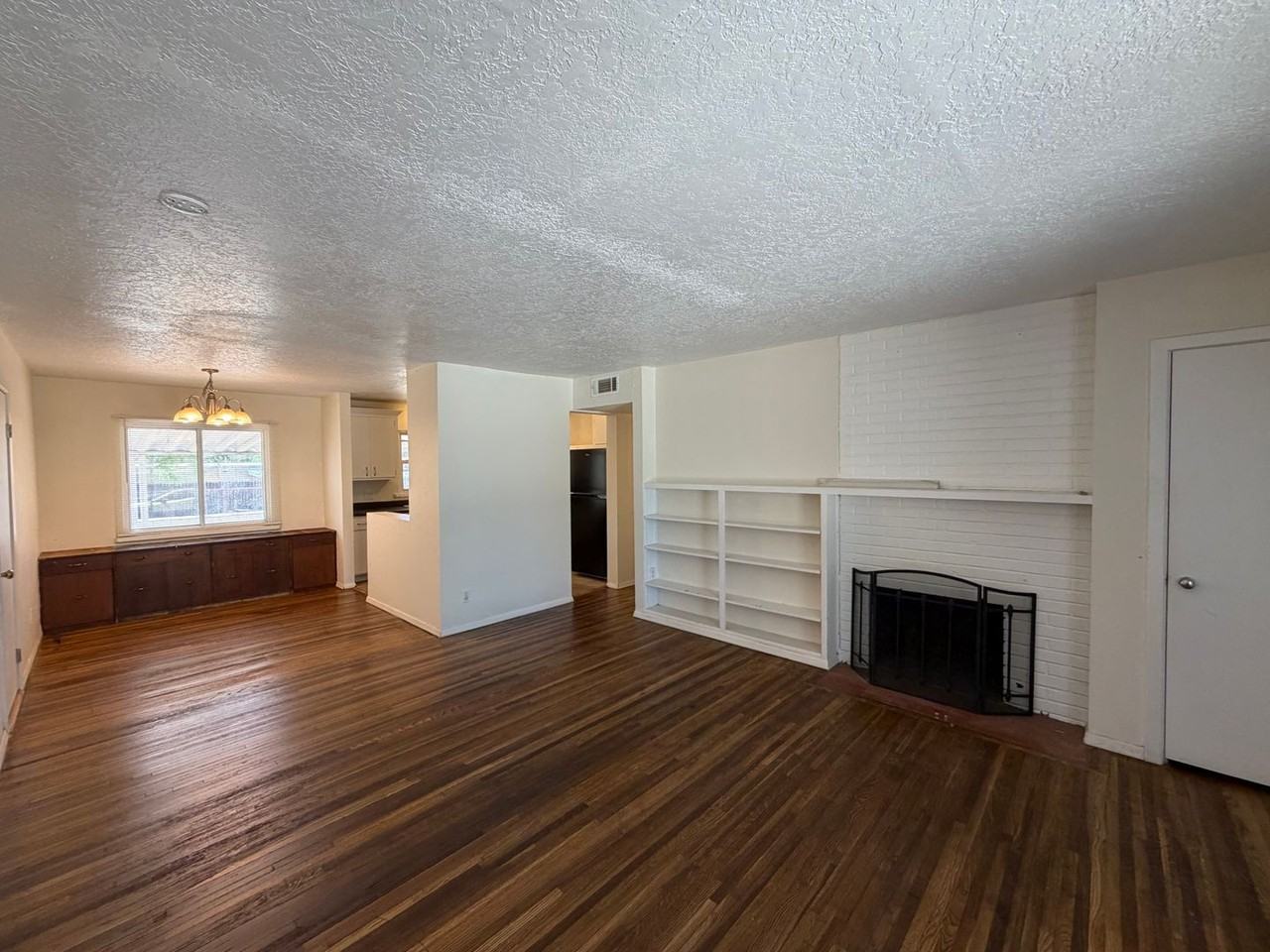 317 Cagua Dr Ne - Photo 2 of 11