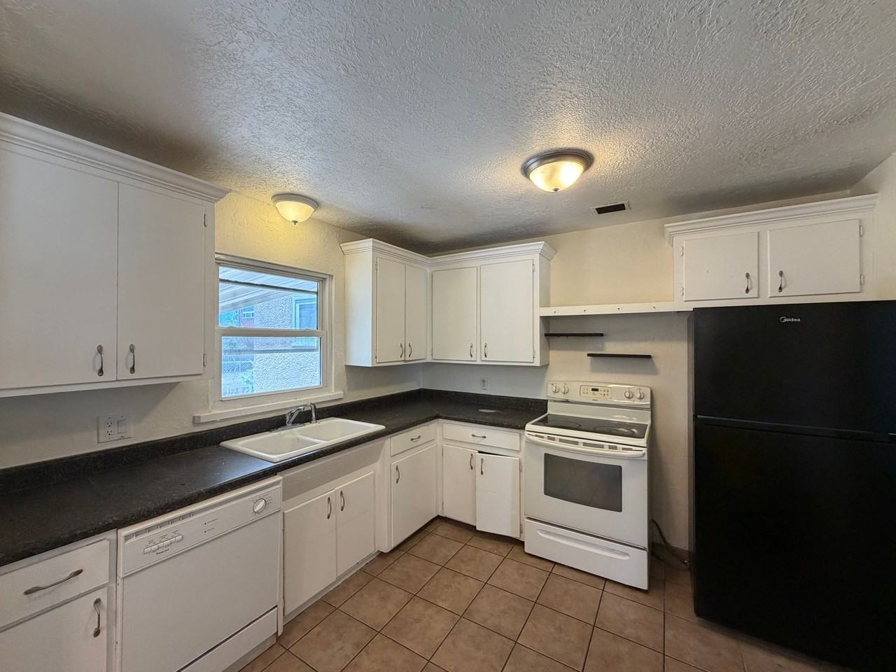 317 Cagua Dr Ne - Photo 3 of 11
