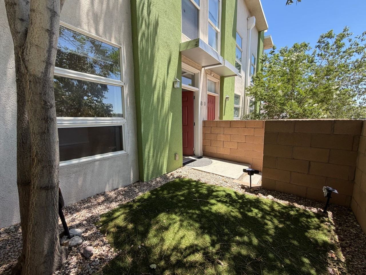 702 Broadway Blvd Se #8